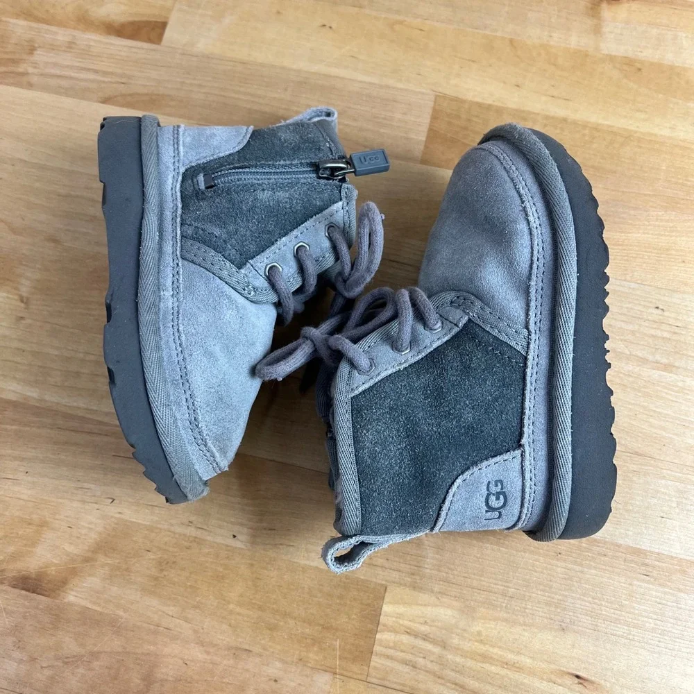 UGG Boots Neumel II Chukka Ankle Bootie Toddler Size 7 Grey‎ Suede Shearling Zip